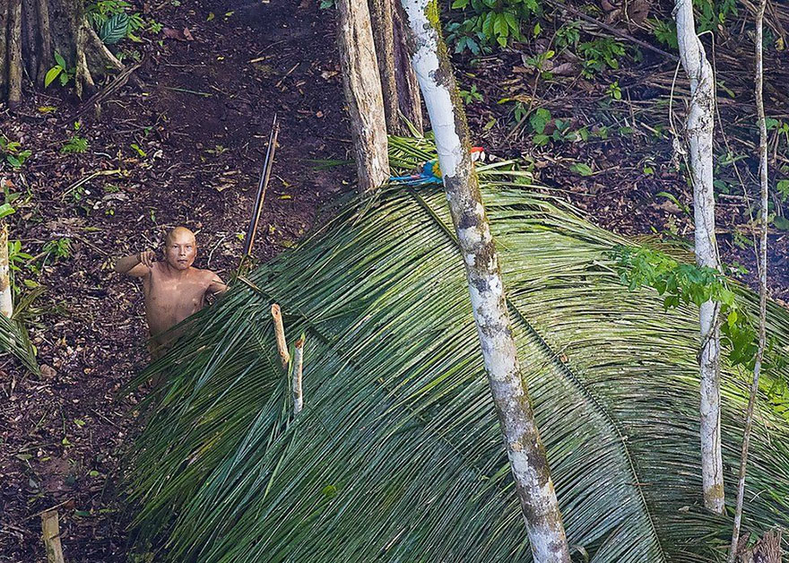 Incredible Photos Of An Uncontacted Amazon Tribe That Doesn't Know Our Civilization Exists