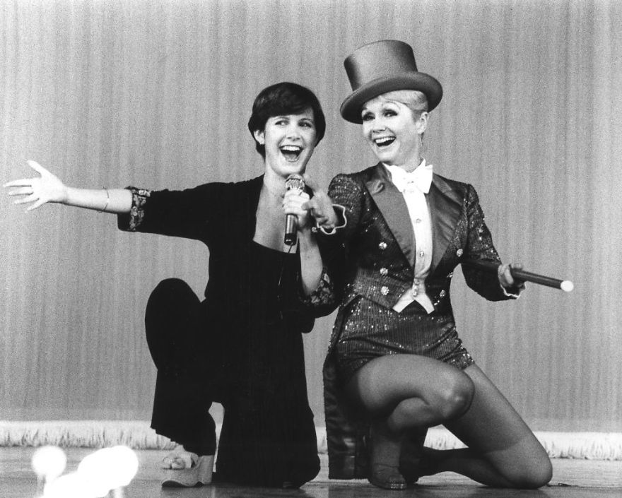31 Emotivas fotos antiguas de Carrie Fisher y Debbie Reynolds creciendo juntas