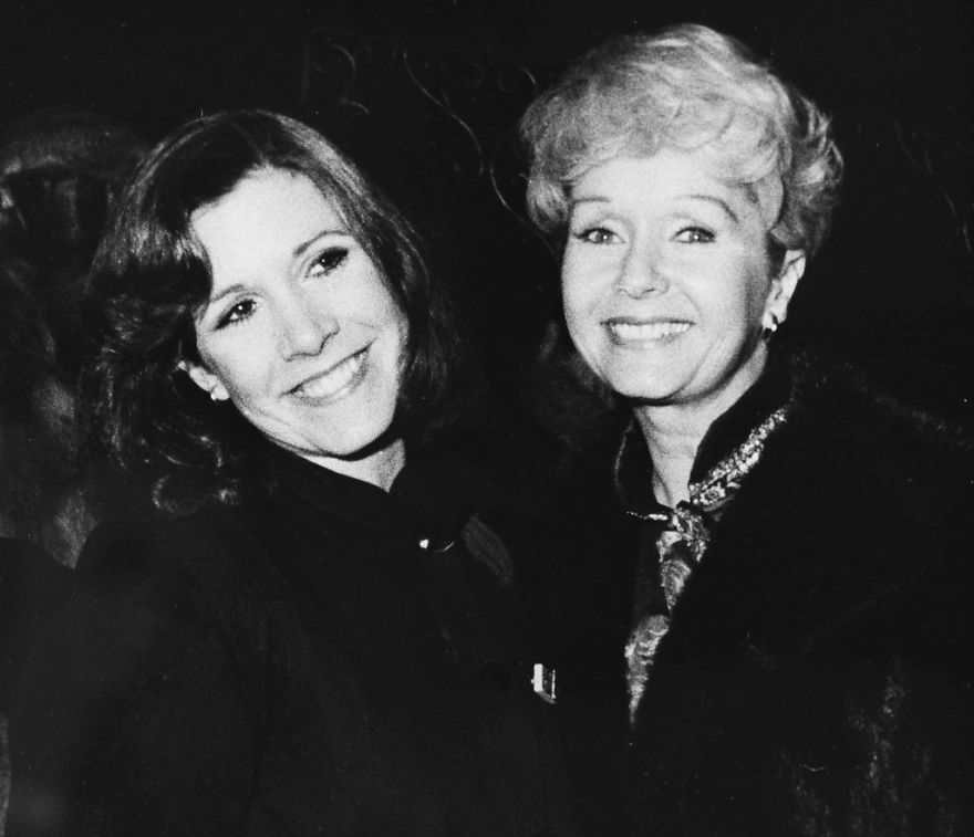 31 Emotivas fotos antiguas de Carrie Fisher y Debbie Reynolds creciendo juntas