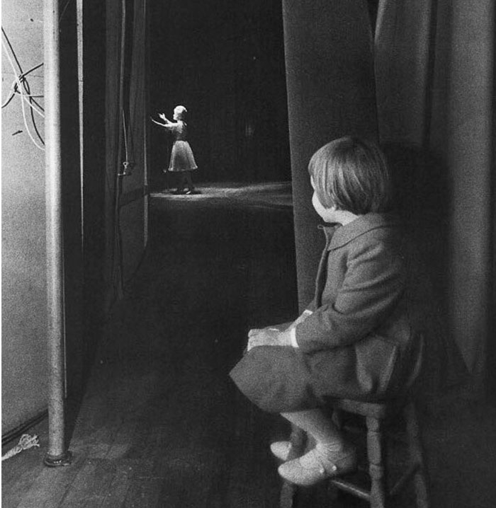 R.I.P. Young Carrie Fisher Watching Her Mother Debbie Reynolds Perform On Stage In 1963