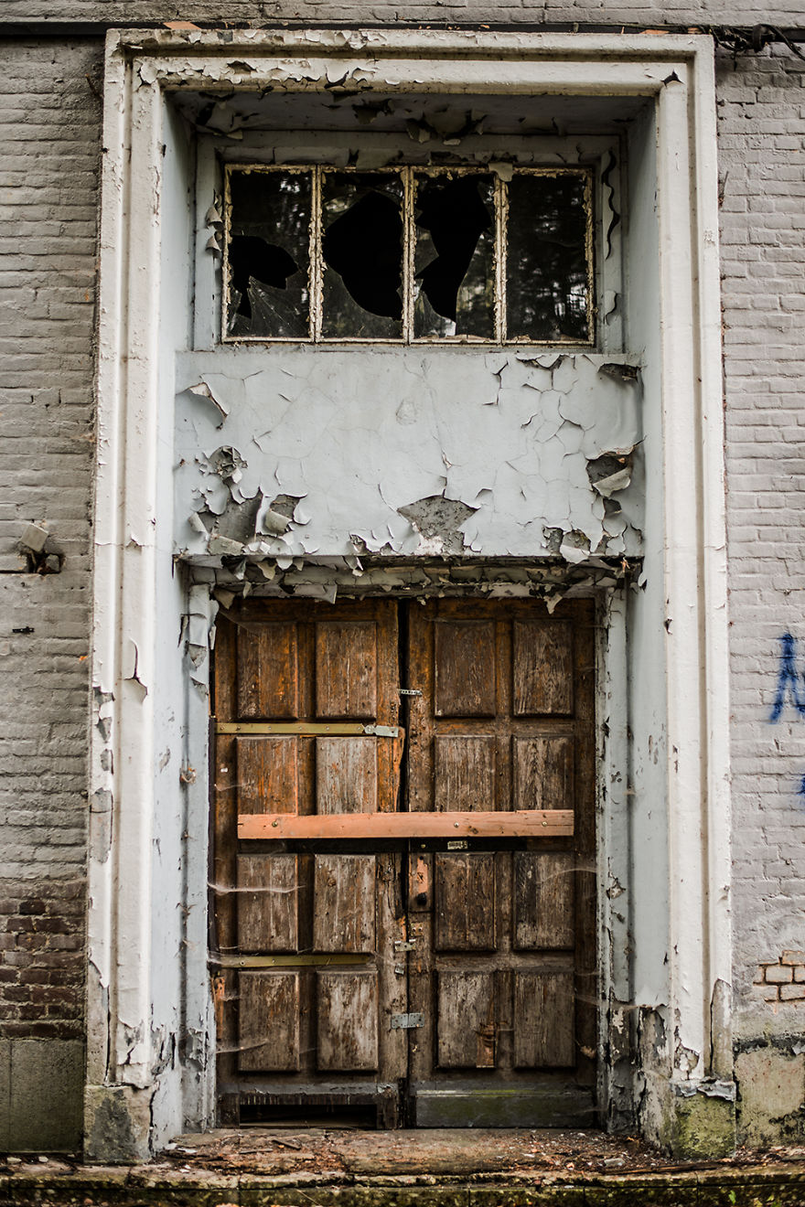 I Went Into An Abandoned Soviet Military Base Near Berlin, And This Is What I Saw.
