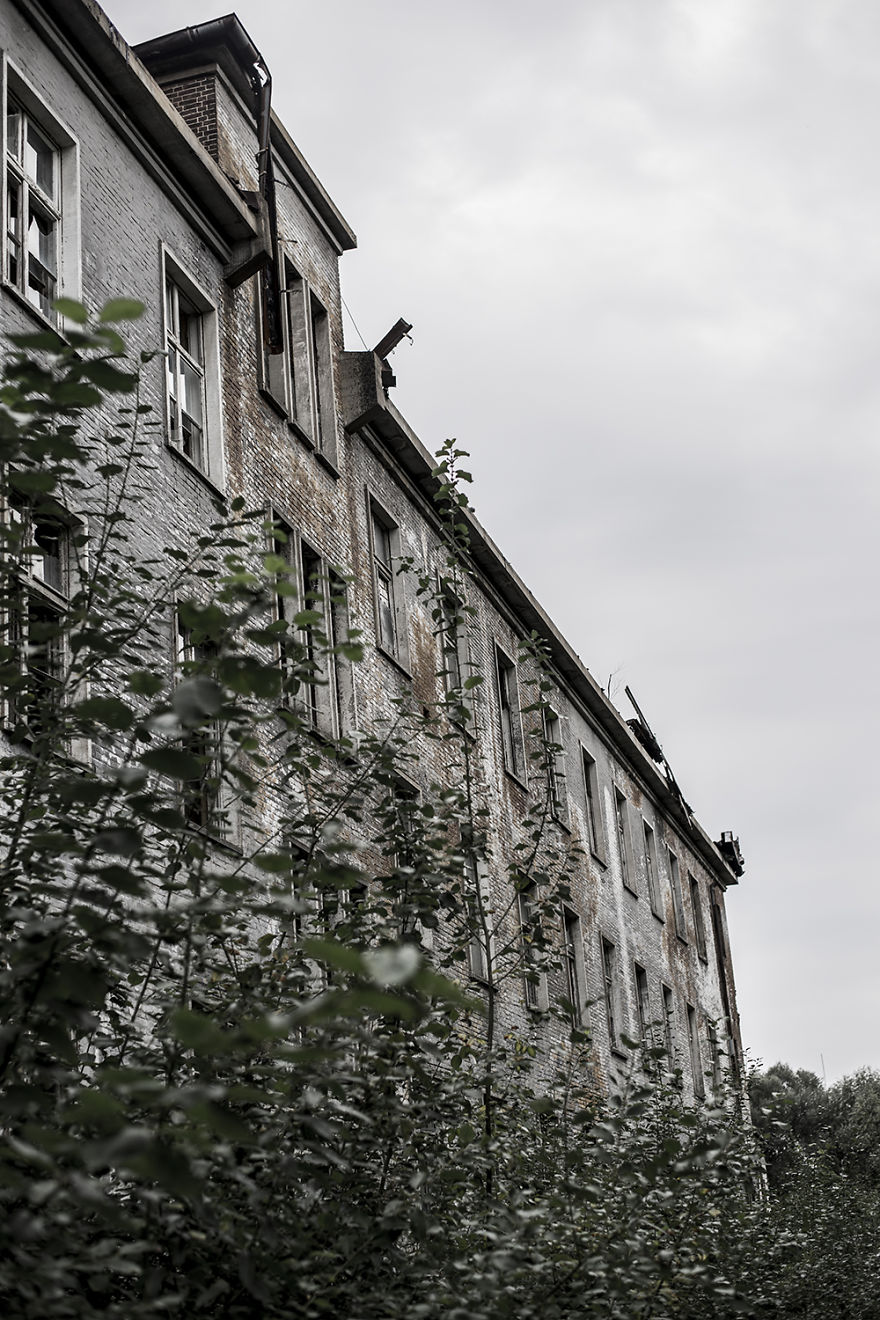 I Went Into An Abandoned Soviet Military Base Near Berlin, And This Is What I Saw.