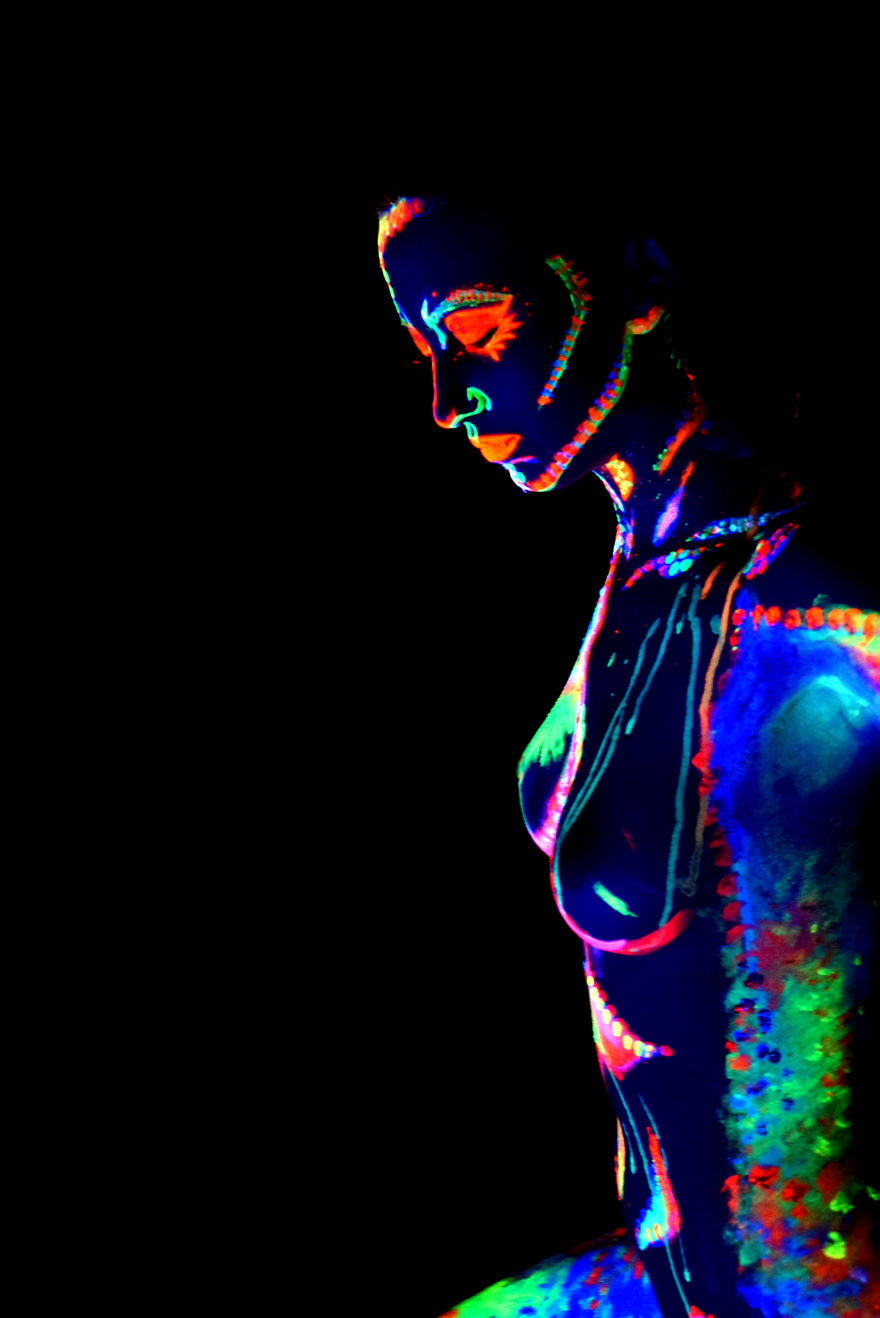 Glow In The Dark Body Painting Bypoonam #nophotoshop