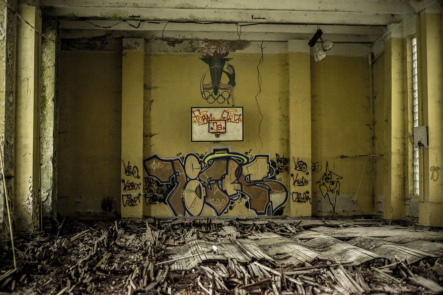 I Went Into An Abandoned Soviet Military Base Near Berlin, And This Is What I Saw.