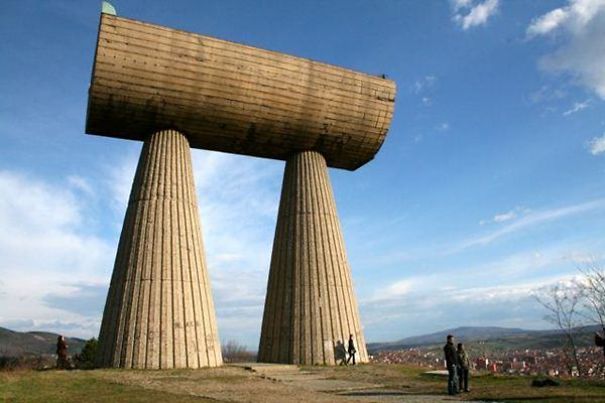 Abandoned-Yugoslavian-Monuments-Serbia-Kosovska-Mitrovica-Monument.jpg