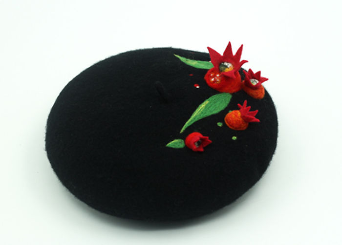 I Using Needle Felt Techniques To Make Wool Beret, Kiss Lock Pouch And Phone Cases