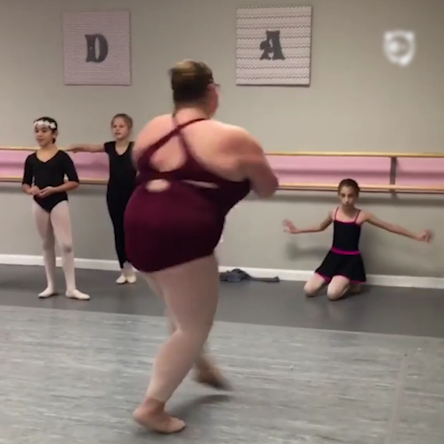 Meet 15-Year-Old Ballerina Lizzy Who Challenges Body Stereotypes In Dance