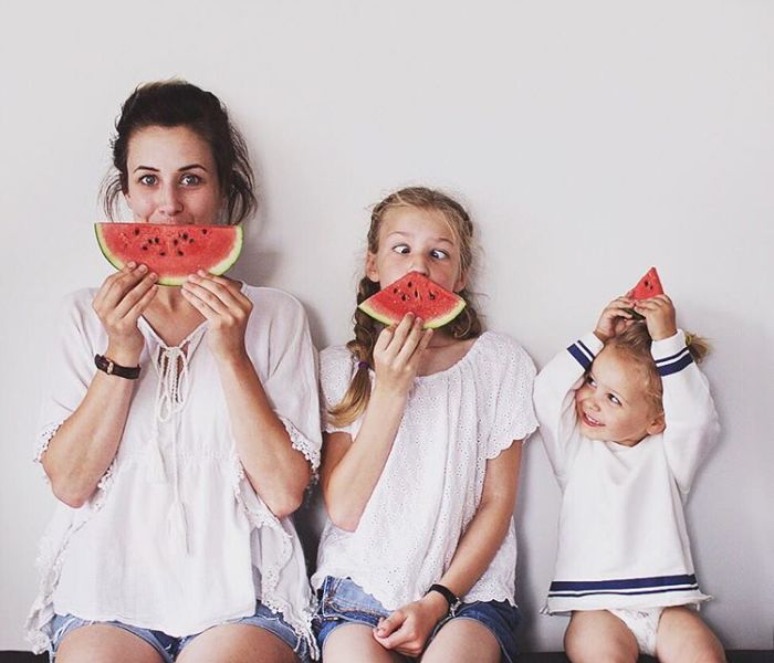 Mother Of Two Takes Adorable Photos Of Herself And Her Daughters In Matching Clothing