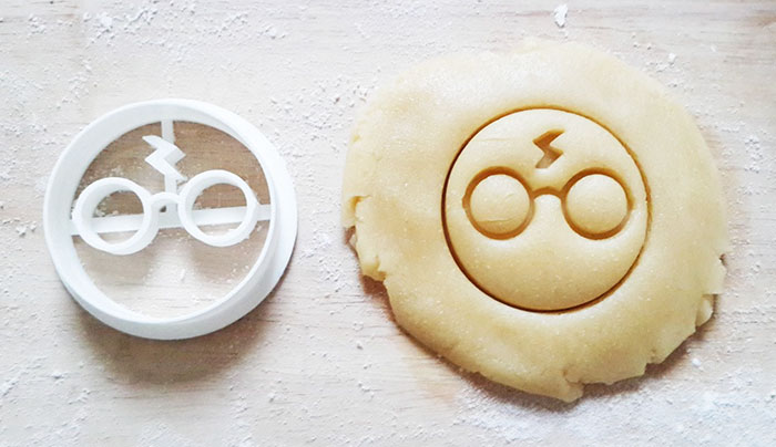 9 Magical “Harry Potter” Cookie Cutters That You Can Buy On Etsy Right Now