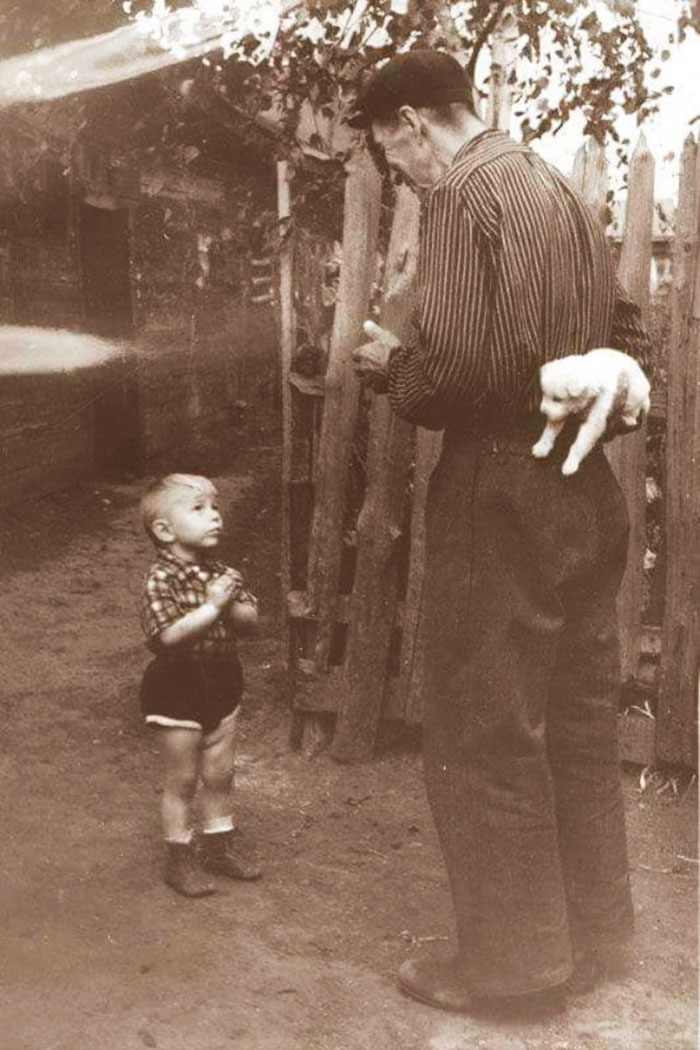 A Few Seconds Before Happiness, 1955