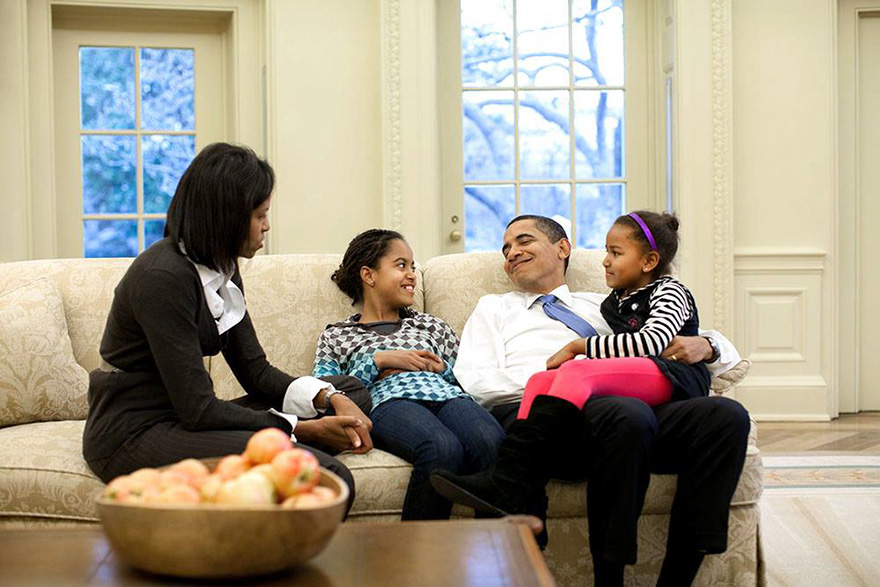 Obama Family In The Oval Office