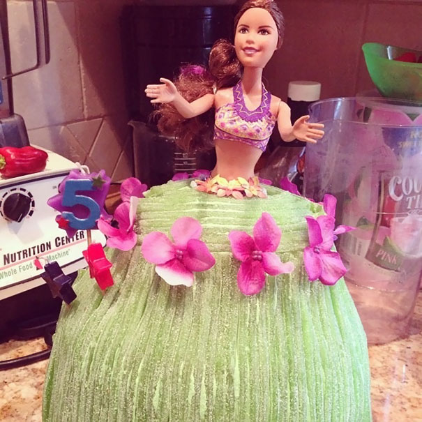 I'm A 23 Year-Old Single Father Of 2 And This Is My First Attempt At A Hula Girl Cake For My Little Girl's Birthday