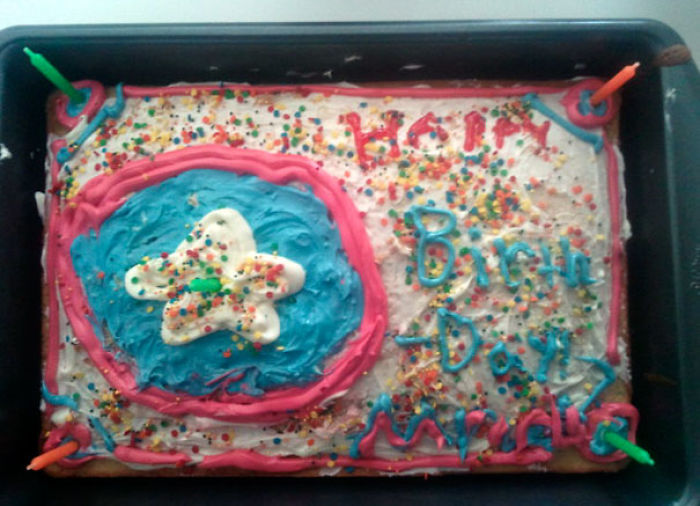 My Son Turns Five Tomorrow. I'm A Low-Income Single Father, So I Couldn't Buy The Cake He Wanted. This Is The Cake My Nine Year Old Daughter Made For Him - Captain America Cake