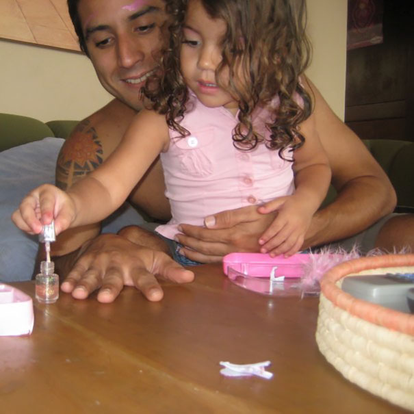 Kehidupan sehari-hari para single dad dan putrinya. (Foto: boredpanda.com)