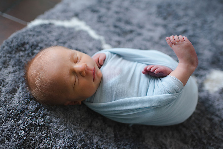 This Mom Had A Touching Photoshoot Of Her Newborn Twins Who Didn't Have Much Time Left