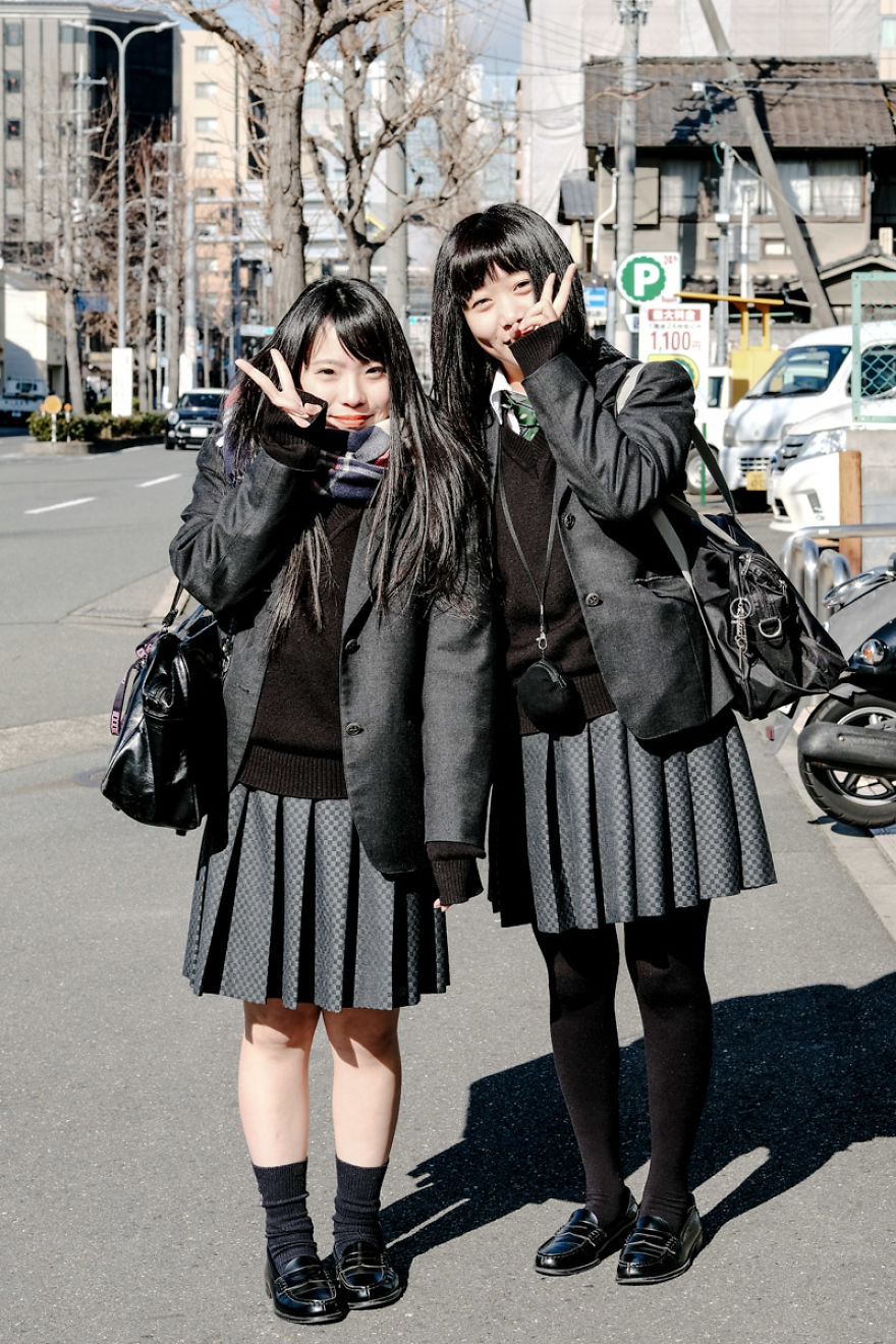 Japanese Schoolgirls Say Hi!