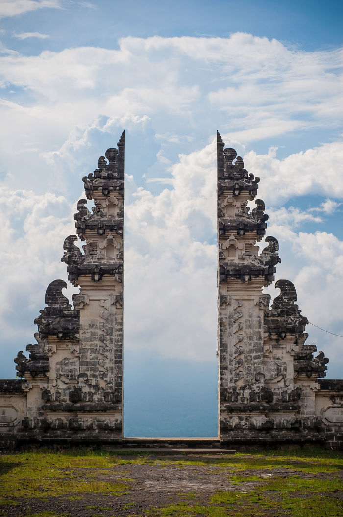 Puerta en un templo de Bali