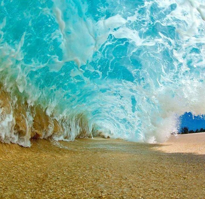 Bajo una ola