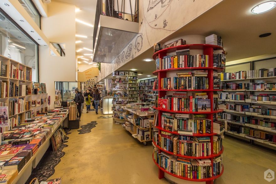 8 Dreamy Bookstores In Bucharest That Will Enhance Your Imagination