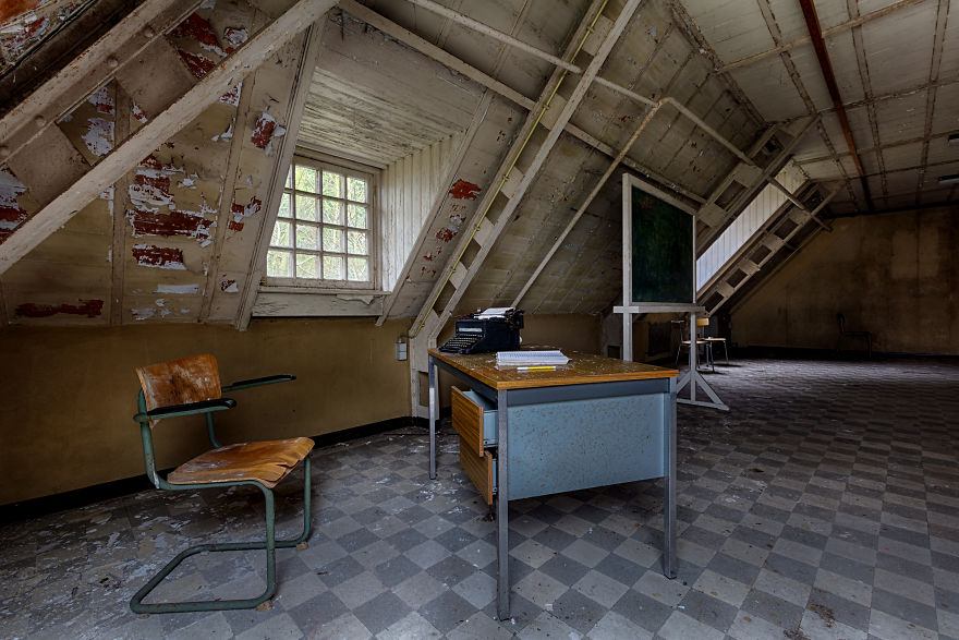 I Photographed Creepy Abandoned Asylum