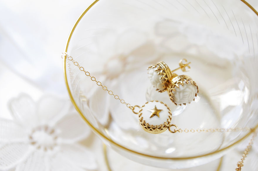 This Designer Turns Mud Into Beautiful Porcelain Jewellery Pieces This Designer Turns Mud Into Beautiful Porcelain Jewellery Pieces
