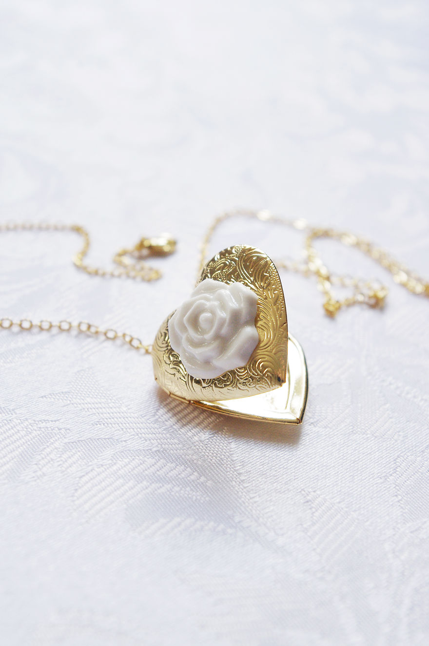 This Designer Turns Mud Into Beautiful Porcelain Jewellery Pieces This Designer Turns Mud Into Beautiful Porcelain Jewellery Pieces