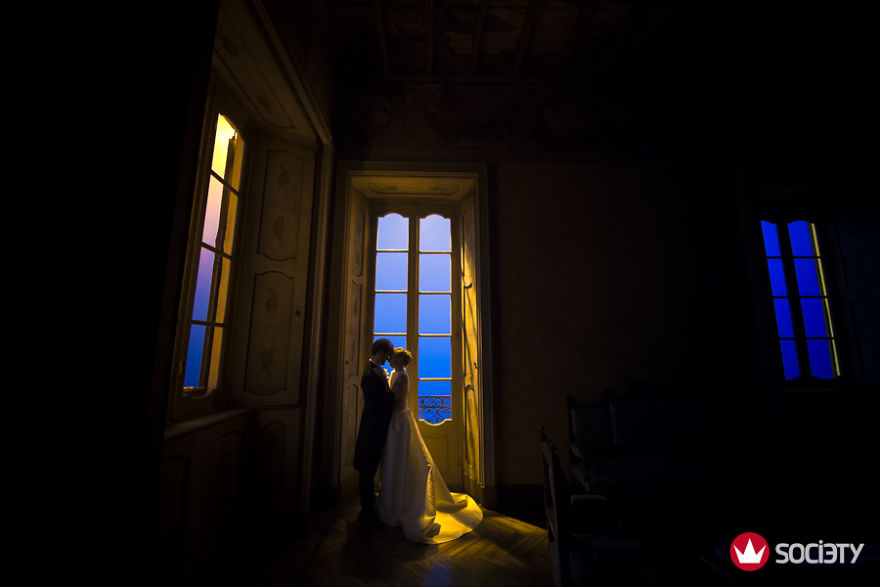 Stunning Wedding Photographs From The Best Photographers Worldwide (10+ Pics)