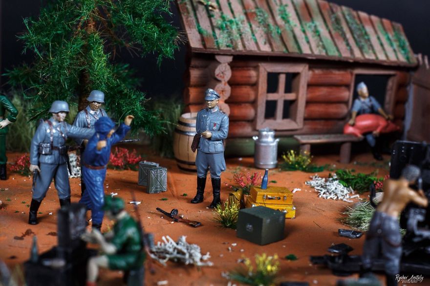 Russian Artist Creates Detailed Military Miniatures