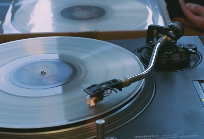 Company Turns Your Loved Ones’ Ashes Into Vinyl That Plays Their Voices After Their Death