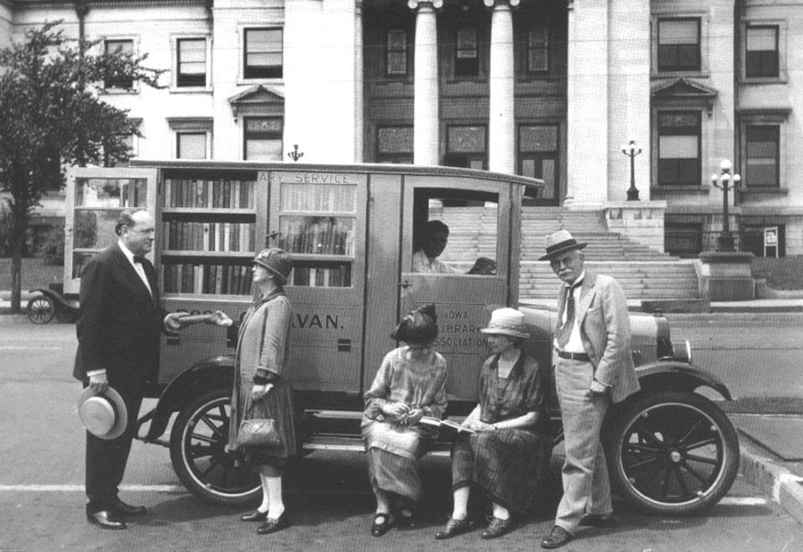 Book Caravan In Iowa, C.1927