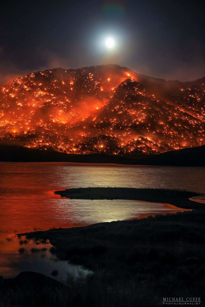 The Fire Happening Now In California's Lake Isabella Area
