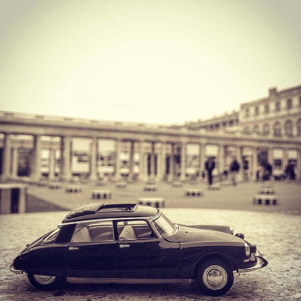 A Night Guard At The Louvre Takes Photos Of His Model Cars Between Shifts