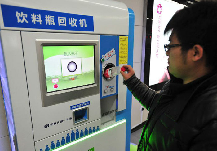 man handing over the bottle into the machine