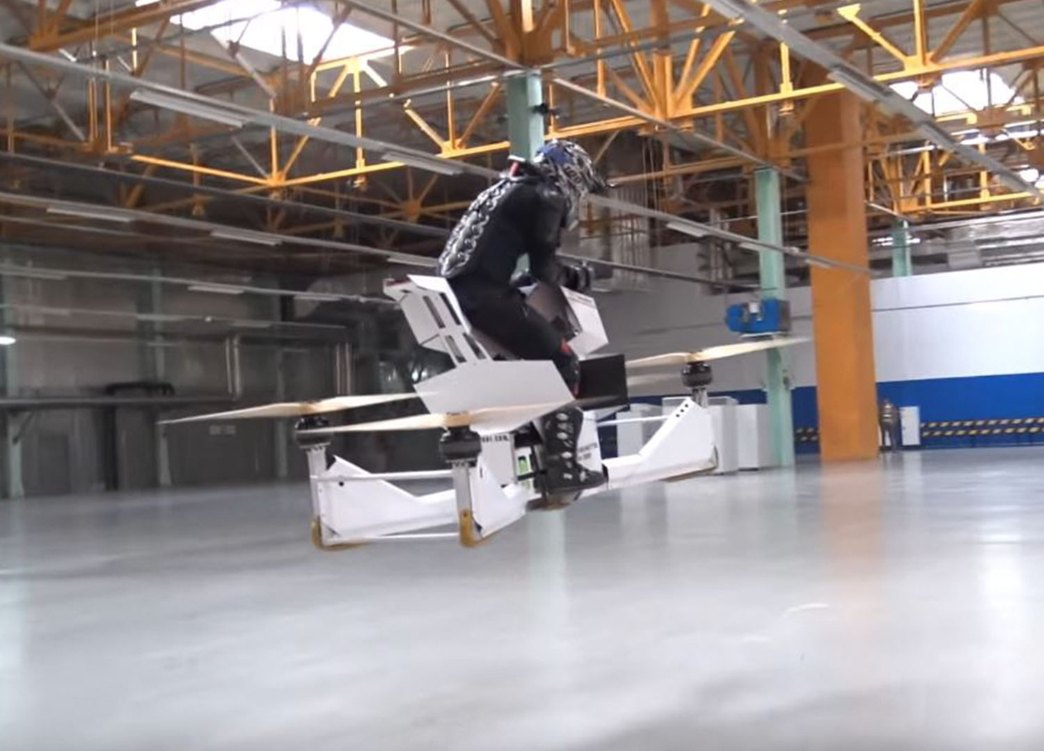 World's First Fully-Manned Hoverbike