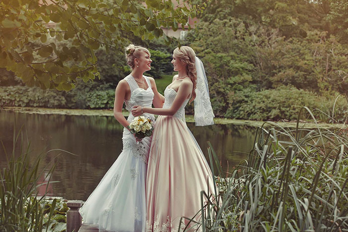 These Two Female Cosplayers Got Married And Their Wedding Looked Like A Real-Life Fairytale
