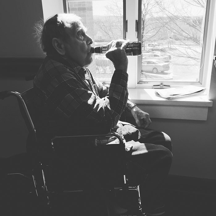 Antes de morir mi abuelo, colé su cerveza favorita en el asilo. Fue la última que tomó