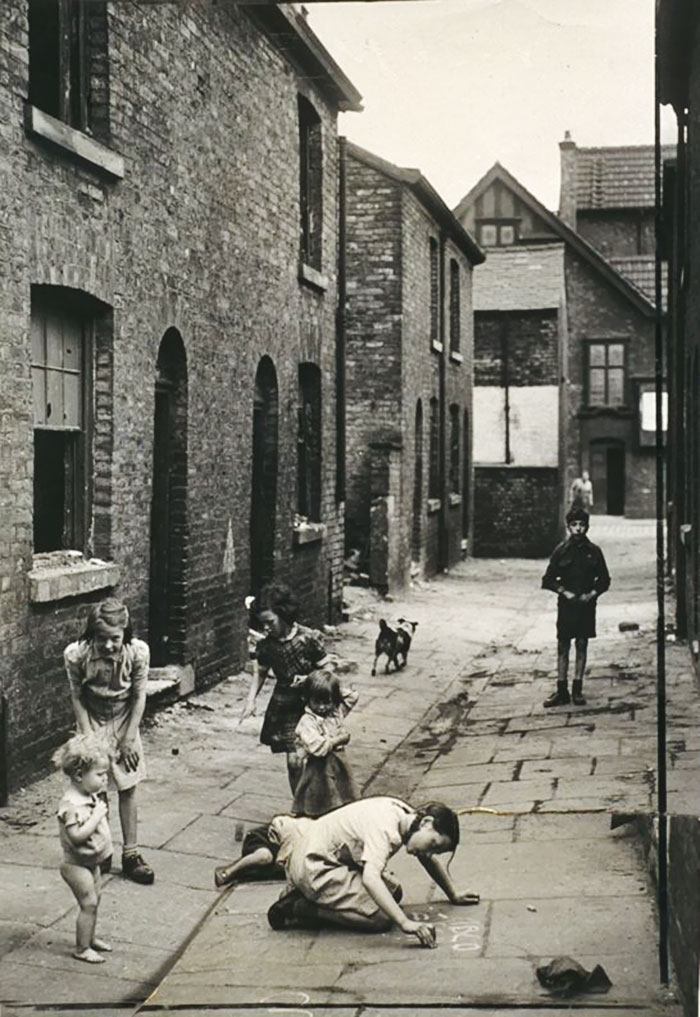 Children Play In Slum Housing Area In Hulme, Manchester, 1946