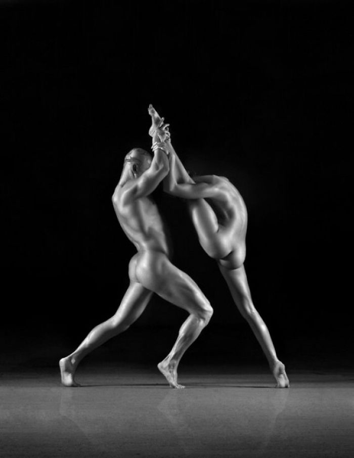 The Beauty Of Human Body Caught By The Photographer In A Series Of Erotic Photographs!