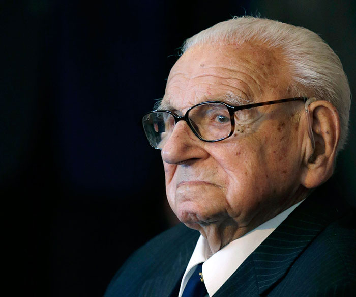 Man Who Saved 669 Children During The Holocaust Has No Idea They’re Around Him, Watch His Reaction