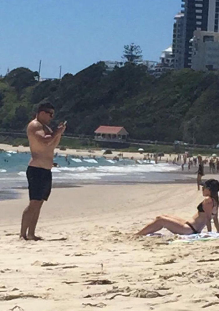 People Are Sharing Pics Of Boyfriends "Forced" To Take Perfect Pictures Of Their Girlfriends