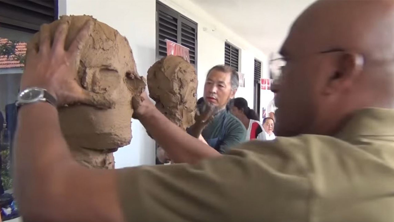 2 Artists Sculpting Each Other