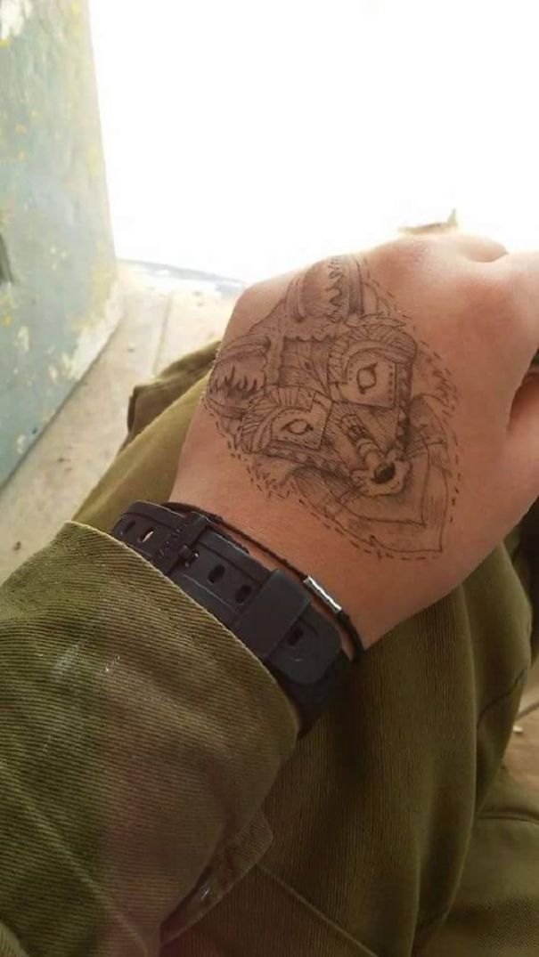 This Israeli Soldier Girl Draws Mesmerizing Illustrations On Her Arms When She’s Bored This Israeli Soldier Girl Draws Mesmerizing Illustrations On Her Arms When She’s Bored