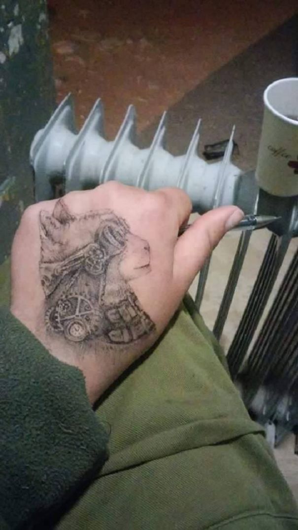 This Israeli Soldier Girl Draws Mesmerizing Illustrations On Her Arms When She’s Bored This Israeli Soldier Girl Draws Mesmerizing Illustrations On Her Arms When She’s Bored