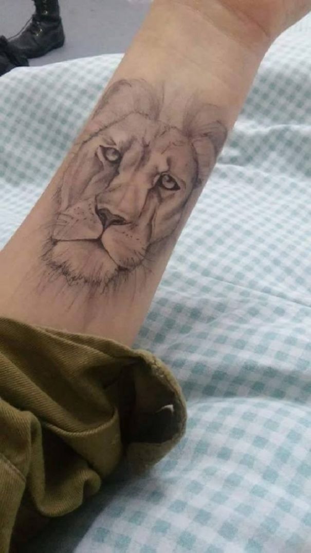 This Israeli Soldier Girl Draws Mesmerizing Illustrations On Her Arms When She’s Bored This Israeli Soldier Girl Draws Mesmerizing Illustrations On Her Arms When She’s Bored