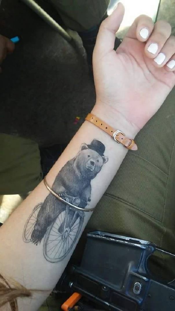 This Israeli Soldier Girl Draws Mesmerizing Illustrations On Her Arms When She’s Bored This Israeli Soldier Girl Draws Mesmerizing Illustrations On Her Arms When She’s Bored