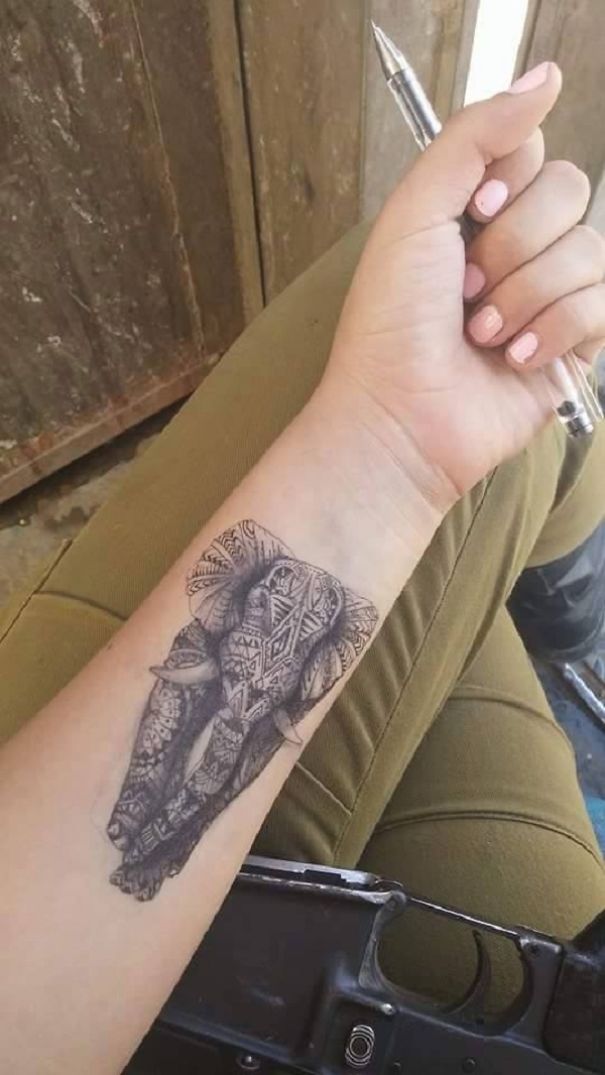 This Israeli Soldier Girl Draws Mesmerizing Illustrations On Her Arms When She’s Bored This Israeli Soldier Girl Draws Mesmerizing Illustrations On Her Arms When She’s Bored