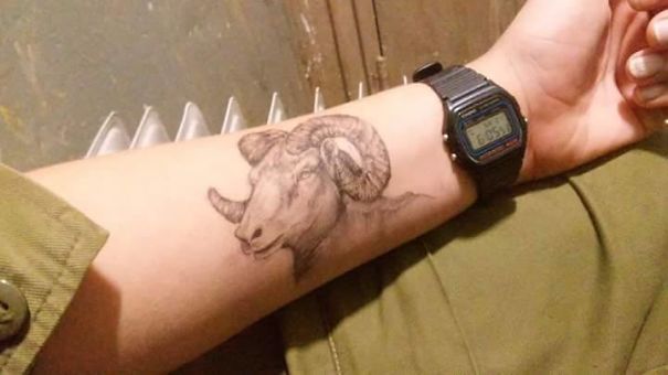 This Israeli Soldier Girl Draws Mesmerizing Illustrations On Her Arms When She’s Bored This Israeli Soldier Girl Draws Mesmerizing Illustrations On Her Arms When She’s Bored