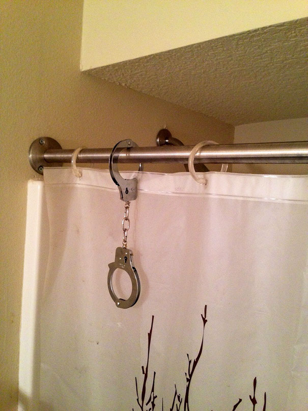 Replace A Broken Ring Of The Shower Curtain With This Easy Hack