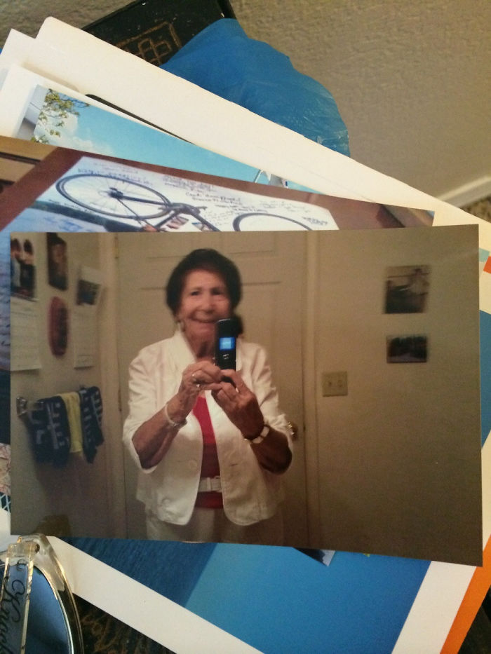 Mi abuela me ha mandado esta foto suya con el móvil. Por correo