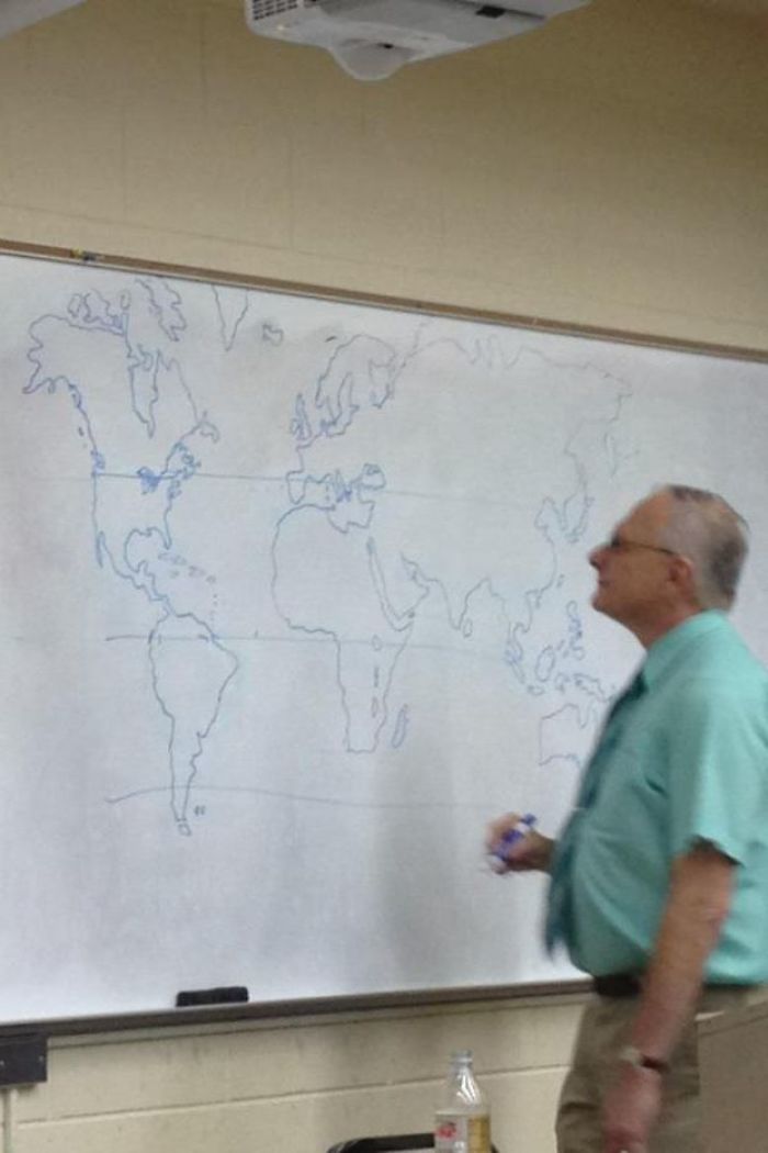 No había mapa y el profesor dibujó uno a mano